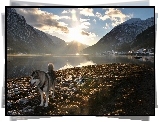 Husky, Jezioro, Góry, Promienie, Słońca, Chmury